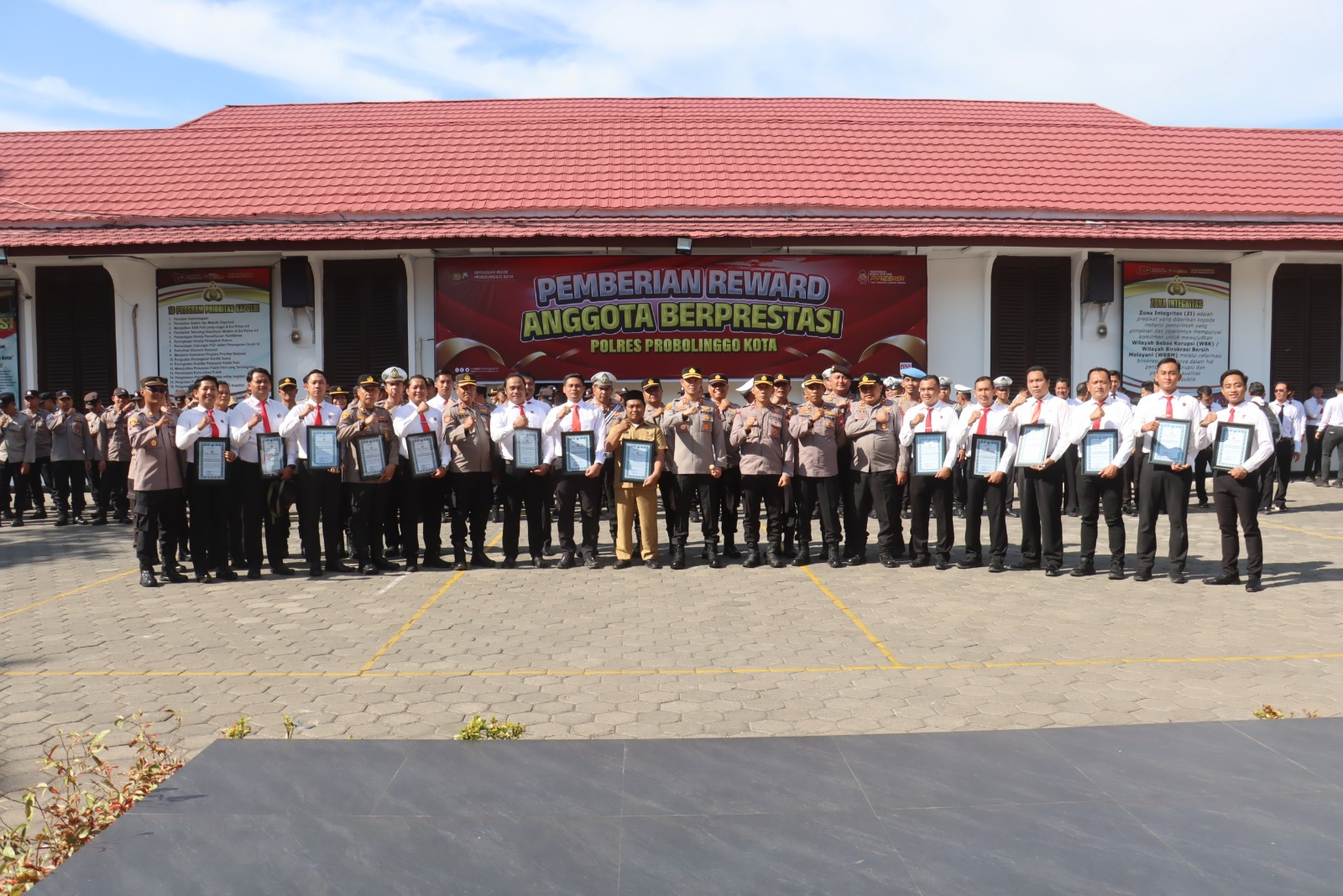 Apel Pemberian Reward Anggota Berprestasi Polres Probolinggo Kota