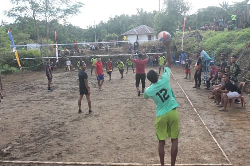 Satgas Yonif 126 dan Warga Distrik Ninati Rayakan HUT RI ke-80 dengan Semarak Lomba Sepak Bola dan Voli