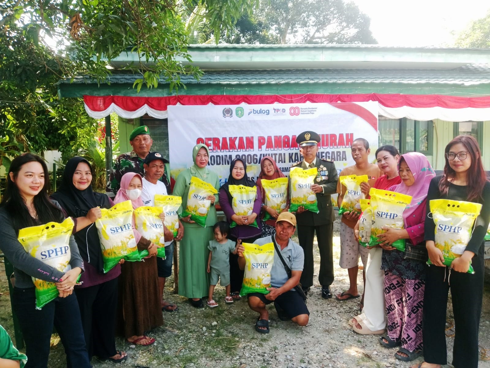 Koramil 0906-11/Kenohan Hadirkan Pasar Murah Kepada Masyarakat