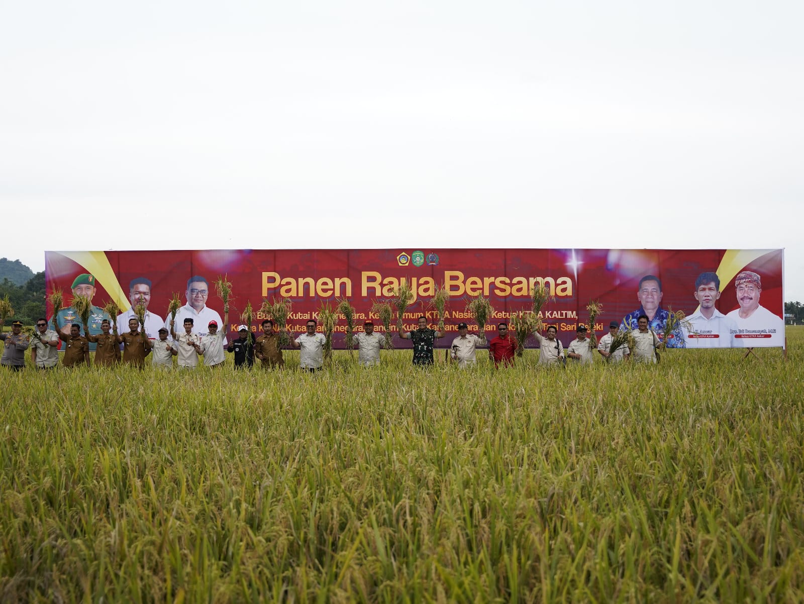 Dandim 0906/Kkr Hadiri Panen Raya dan Pelantikan Pengurus KTNA Kabupaten Kukar