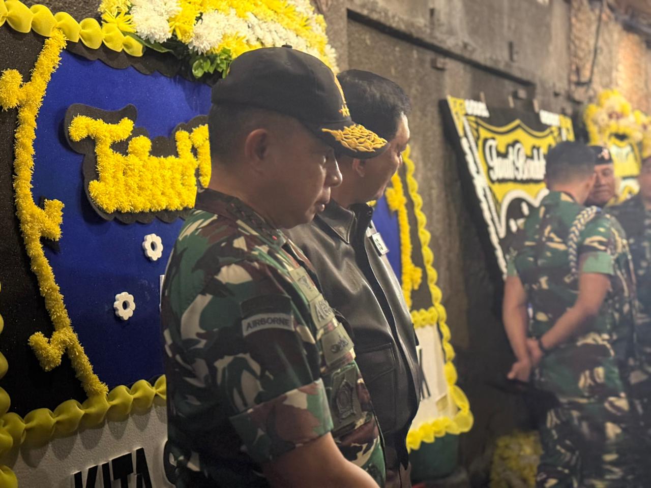 Panglima TNI Melayat ke Rumah Duka Almarhum Driver Ojol Affan Kurniawan Panglima TNI Melayat ke Rumah Duka Almarhum Driver Ojol Affan Kurniawan