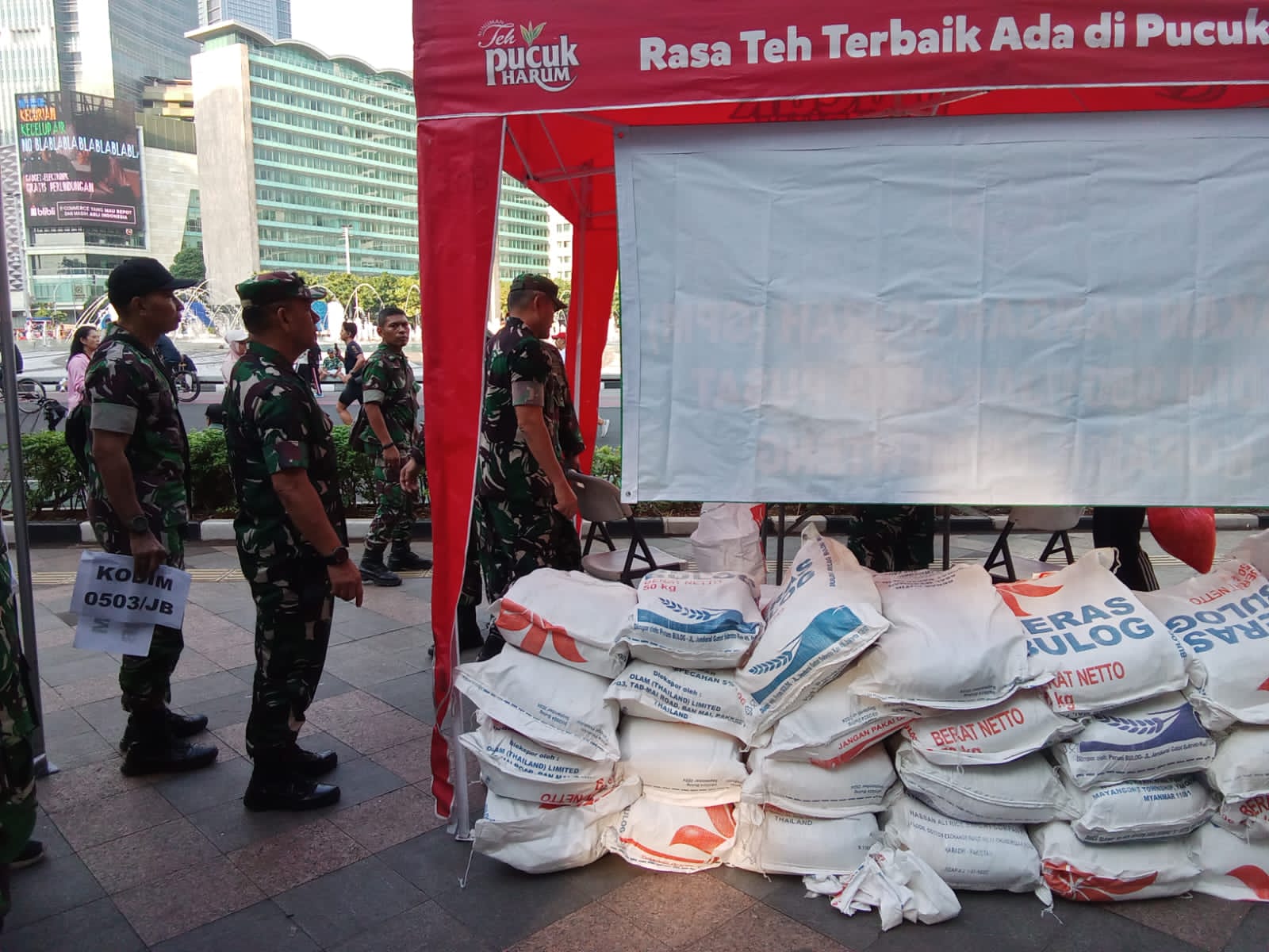 TNI Hadirkan Pangan Murah, Kuliner Rakyat, dan Layanan Kesehatan Gratis di CFD Sudirman-Thamrin TNI Hadirkan Pangan Murah, Kuliner Rakyat, dan Layanan Kesehatan Gratis di CFD Sudirman-Thamrin