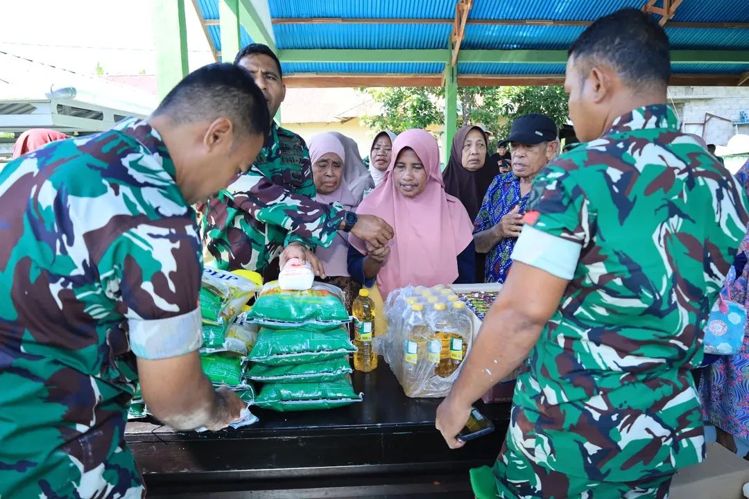 Ringankan Beban Ekonomi, Kodim 1505/Tidore Gelar Pasar Murah Ringankan Beban Ekonomi, Kodim 1505/Tidore Gelar Pasar Murah