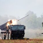 Panglima TNI Dampingi Menhan RI Tinjau Latihan Puncak Super Garuda Shield di Baturaja Panglima TNI Dampingi Menhan RI Tinjau Latihan Puncak Super Garuda Shield di Baturaja