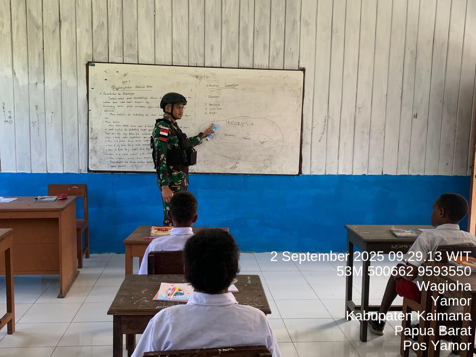 Minim Tendik, Yonif 410 Alugoro  Jadi Guru di SD Ururu