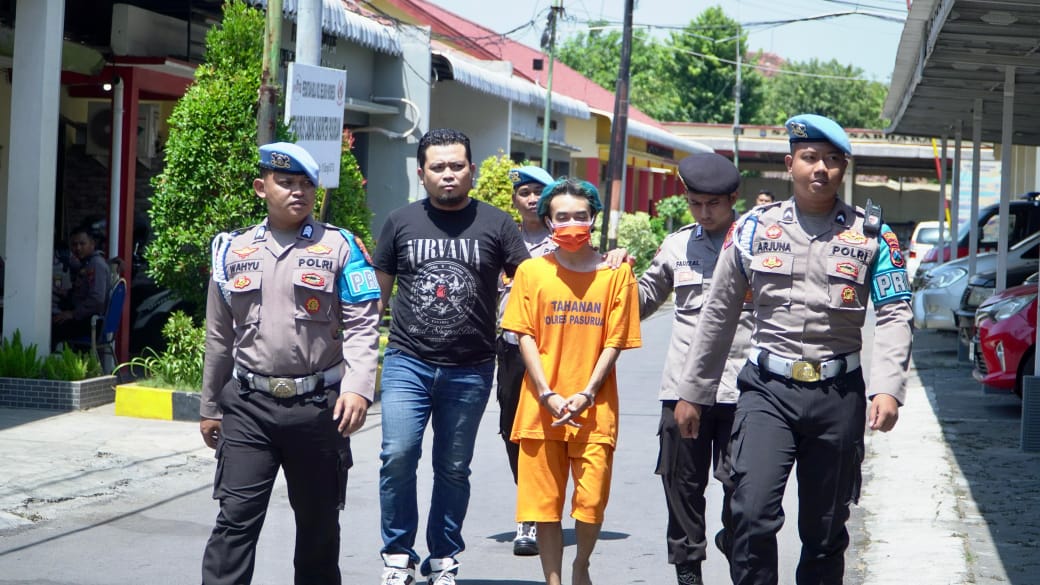 Polres Pasuruan Amankan Pelaku Pelempar Bom Molotov Pos Lantas Pandaan*