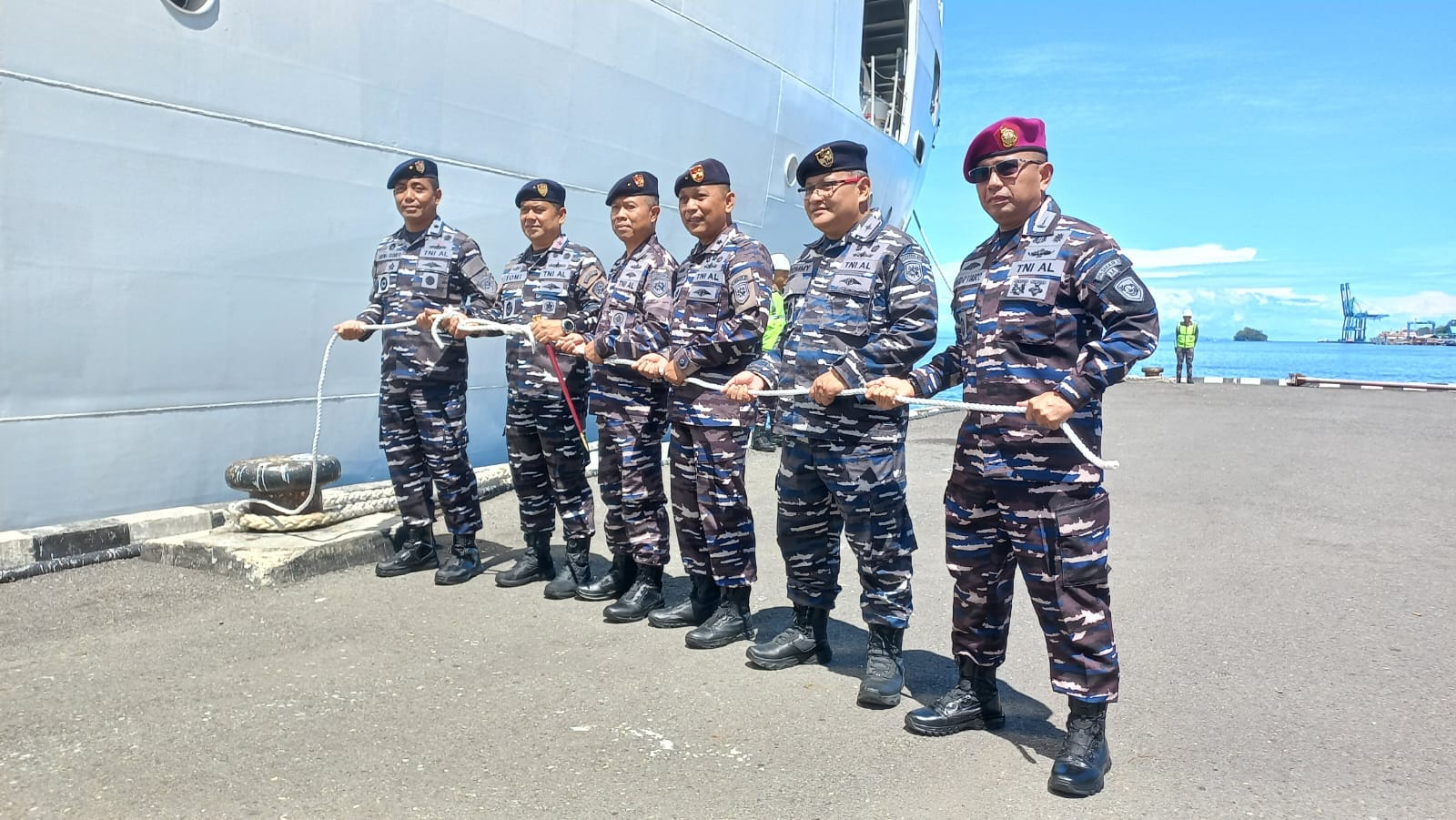 Wadan Kodaeral XIV Hadiri Pelepasan Satgas Diplomasi ke PNG, Mengunakan KRI Wahidin Sudirohusodo 991 Bawa Misi Perdamaian dan Kemanusiaan