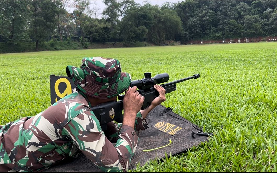Asah Naluri Tempur, Prajurit Yonif 2 Marinir Laksanakan Latihan Menembak Sniper dan Senapan