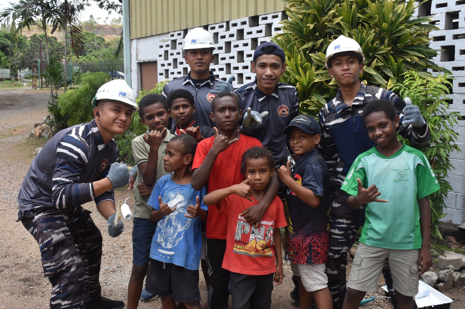 Satgas Port Visit Gotong Royong Bersama Masyarakat di Gereja TFC, Papua Nugini