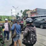Jaga Kestabilan Harga Beras, Para Babinsa Dari Kodim 1710/Mimika Bekerja Sama Dengan Perum Bulog Terus Menjual Beras SPHP Untuk Warga Mimika Jaga Kestabilan Harga Beras, Para Babinsa Dari Kodim 1710/Mimika Bekerja Sama Dengan Perum Bulog Terus Menjual Beras SPHP Untuk Warga Mimika