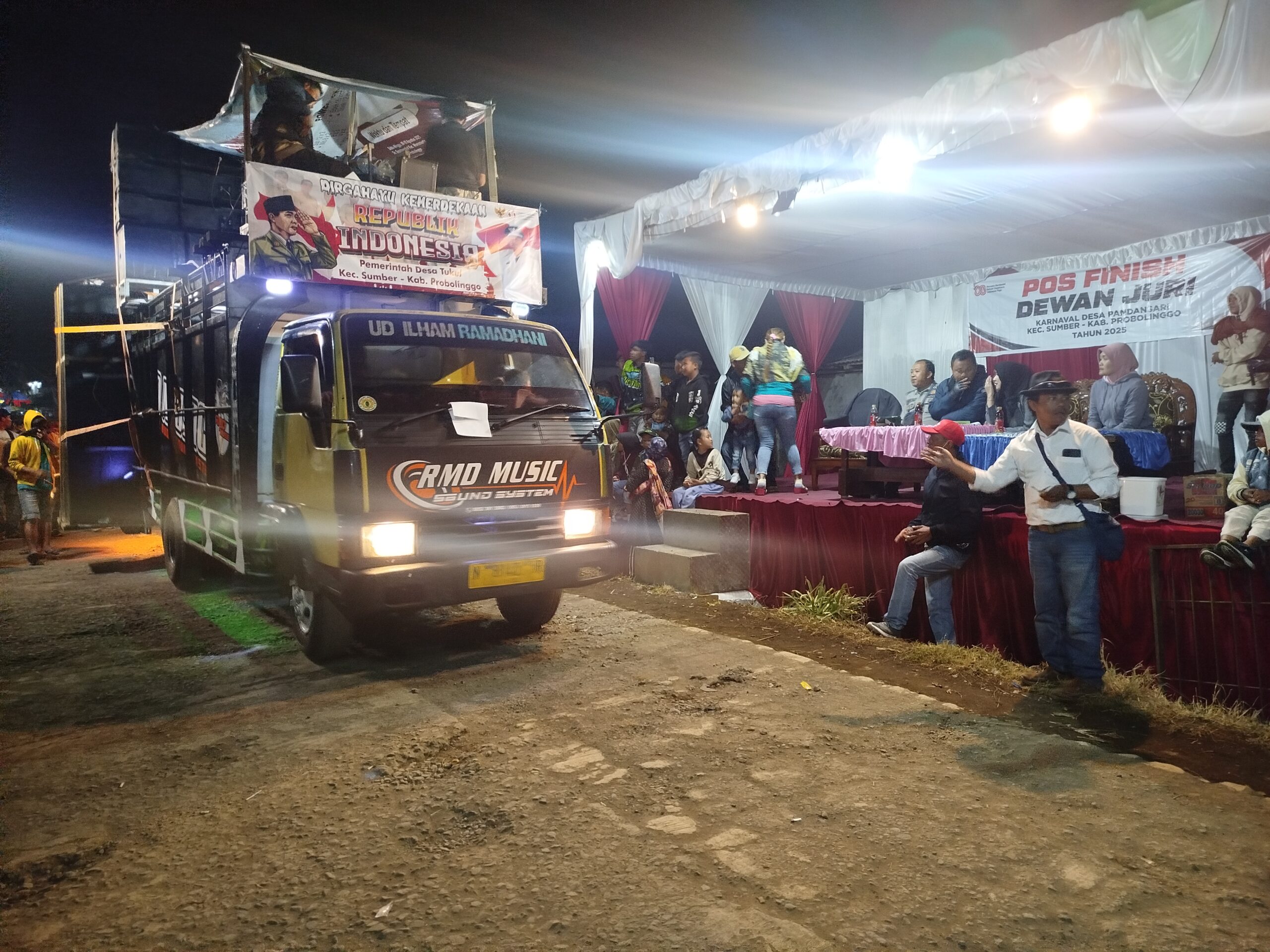 Ribuan warga berbondong-bondong menyaksikan Festival Tahunan Yang di Adakan oleh kepala desa Pandansari