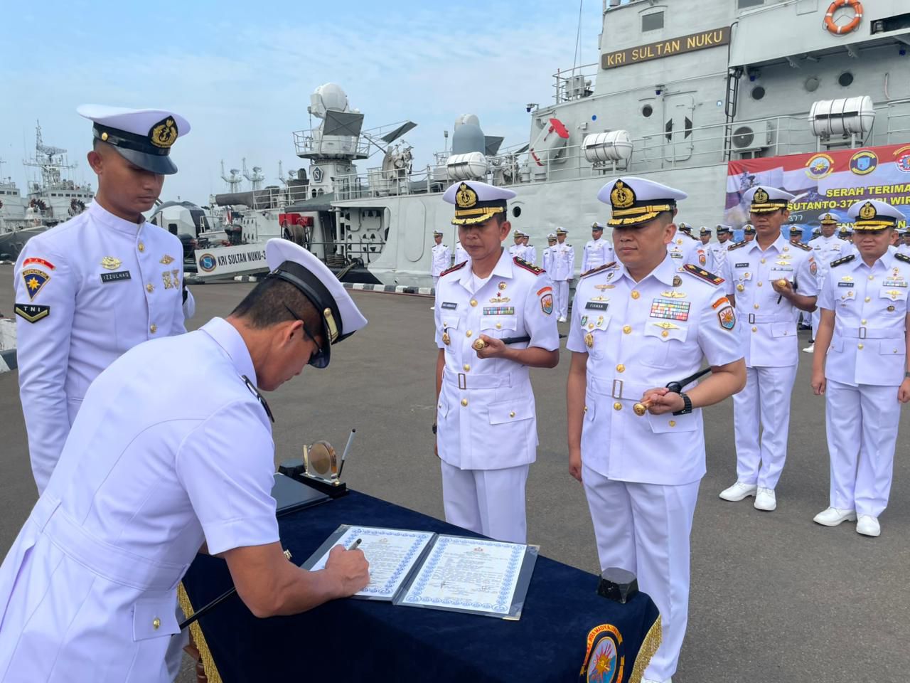 Mayor Laut (P) Firman Cahyadi, Lulusan Terbaik Sesko Rusia, Nahkodai KRI Sutanto-377 Mayor Laut (P) Firman Cahyadi, Lulusan Terbaik Sesko Rusia, Nahkodai KRI Sutanto-377