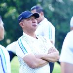 Panglima TNI Bagikan Ratusan Paket Sembako dan Lepas Ratusan Ekor Burung di Mabes TNI Panglima TNI Bagikan Ratusan Paket Sembako dan Lepas Ratusan Ekor Burung di Mabes TNI