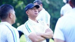 Panglima TNI Bagikan Ratusan Paket Sembako dan Lepas Ratusan Ekor Burung di Mabes TNI