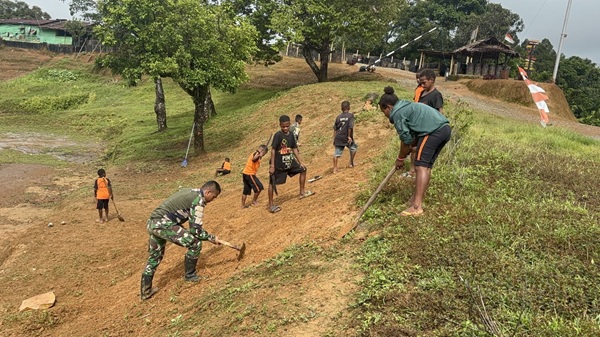 Kolaborasi TNI, Guru, dan Siswa dalam Karya Bakti di SD Negeri Persiapan Amupkim