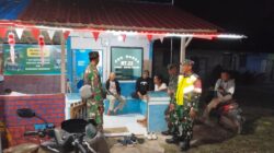 Ciptakan Kondisi Aman, Babinsa Koramil Sangsanga Bersama Warga Terapkan Siskamling