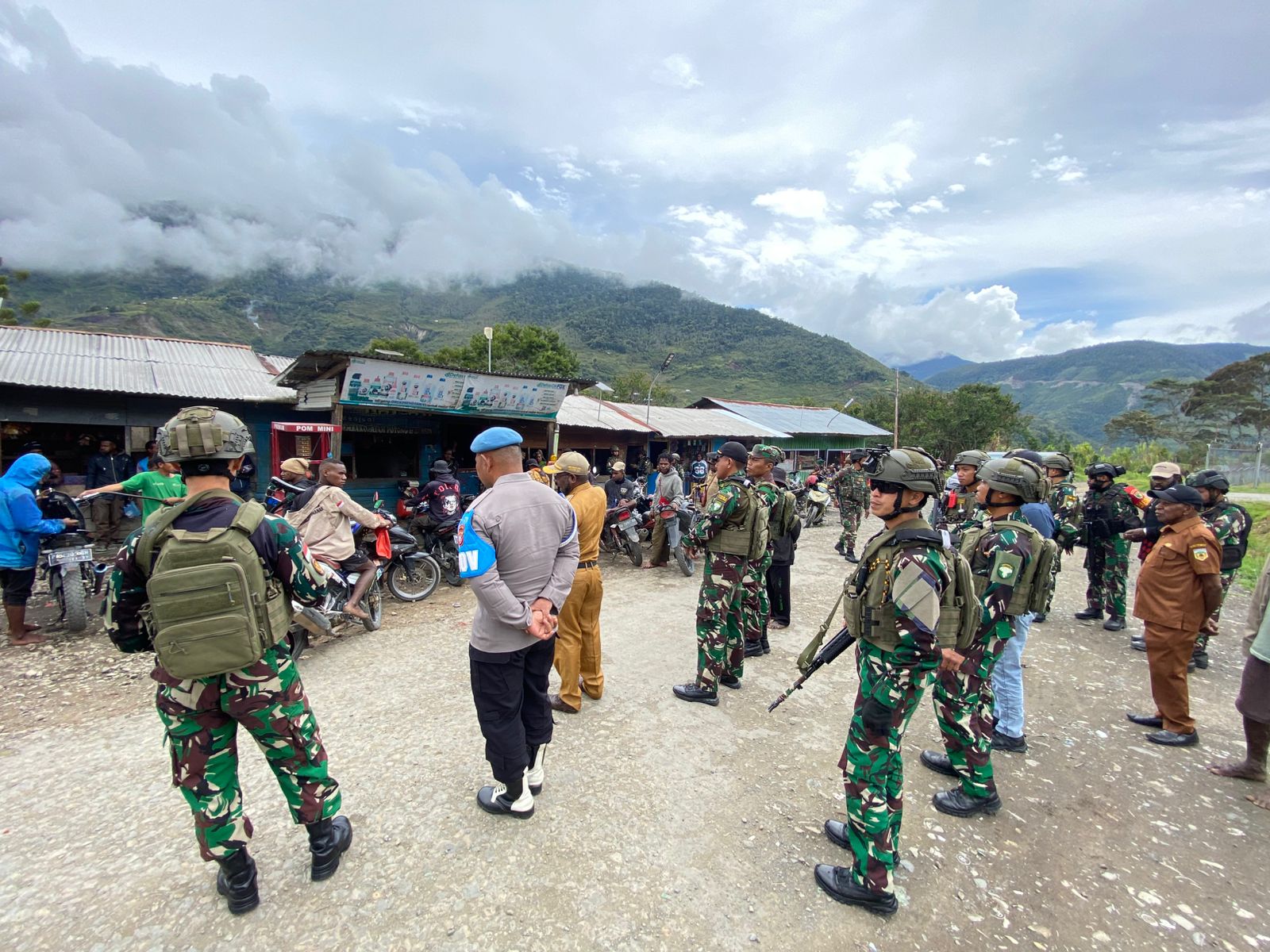 Patroli Gabungan, Sinergitas TNI - Polri dan Aparat Pemerintah di Ilu