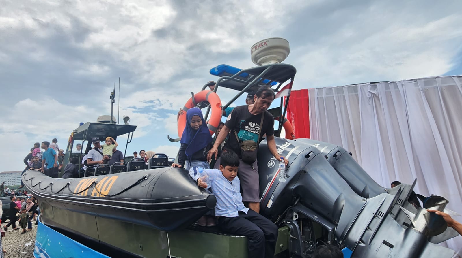 Dari Lari Bareng Kasad hingga Es Krim Gratis, TNI AD Fair Hari Kedua Diserbu Ribuan Pengunjung Dari Lari Bareng Kasad hingga Es Krim Gratis, TNI AD Fair Hari Kedua Diserbu Ribuan Pengunjung