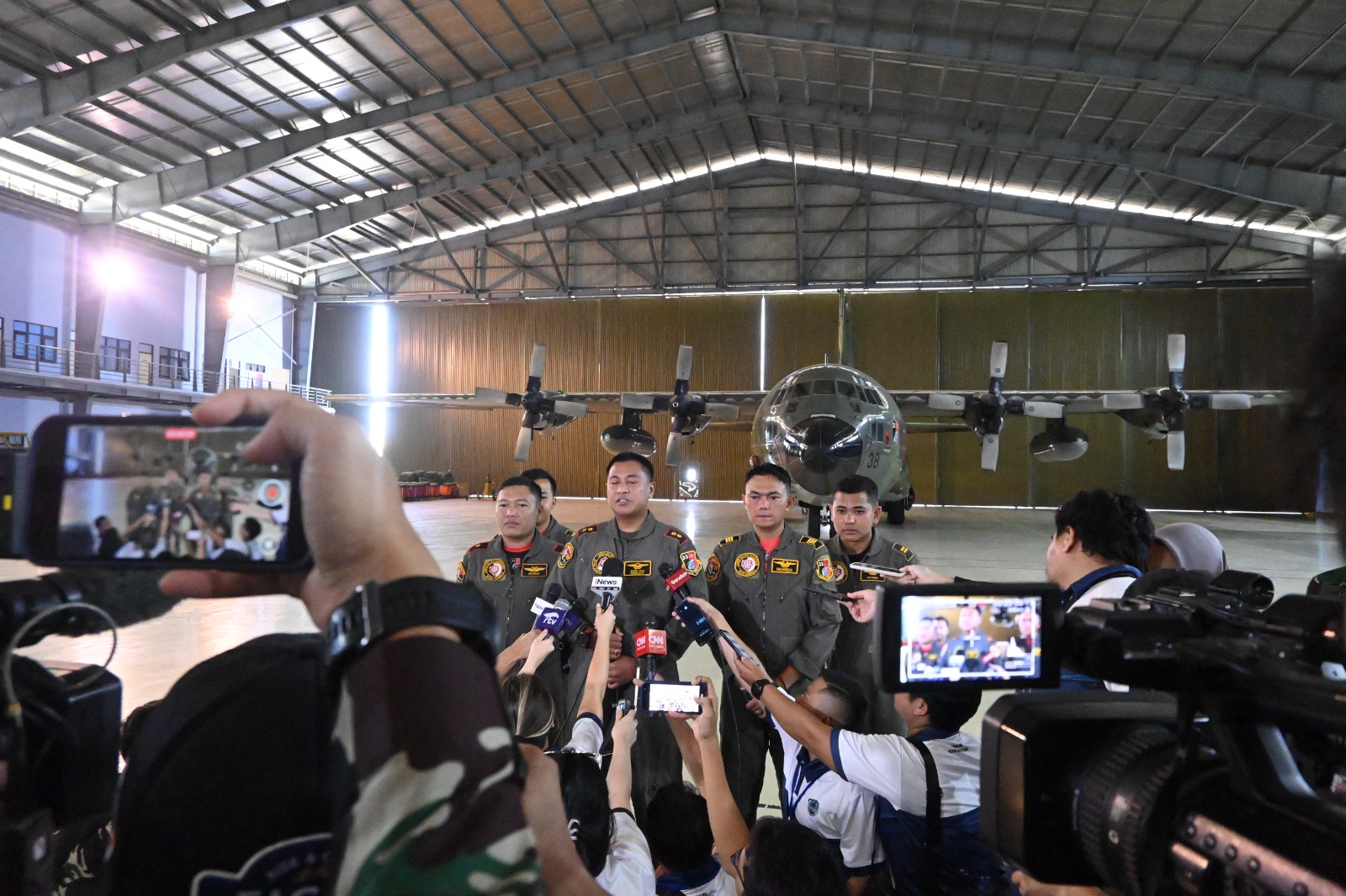 Kunjungi Lanud Sultan Hasanuddin, Wartawan Media Nasional Rasakan Sensasi Menembak dan Kenali Lebih Dekat, Skadron Udara 33 serta Batalyon Parako 466 Pasgat