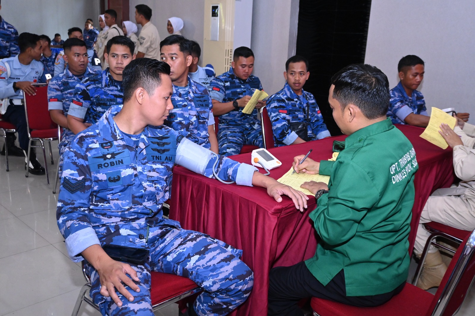 Peduli Sesama, Personel Lanud Sultan Hasanuddin Turut Aksi Donor Darah, Peringati HUT ke-80 TNI