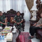 HUT ke-80 TNI, Generasi Penerus Pererat Tali Silaturahmi dengan Sesepuh TNI HUT ke-80 TNI, Generasi Penerus Pererat Tali Silaturahmi dengan Sesepuh TNI