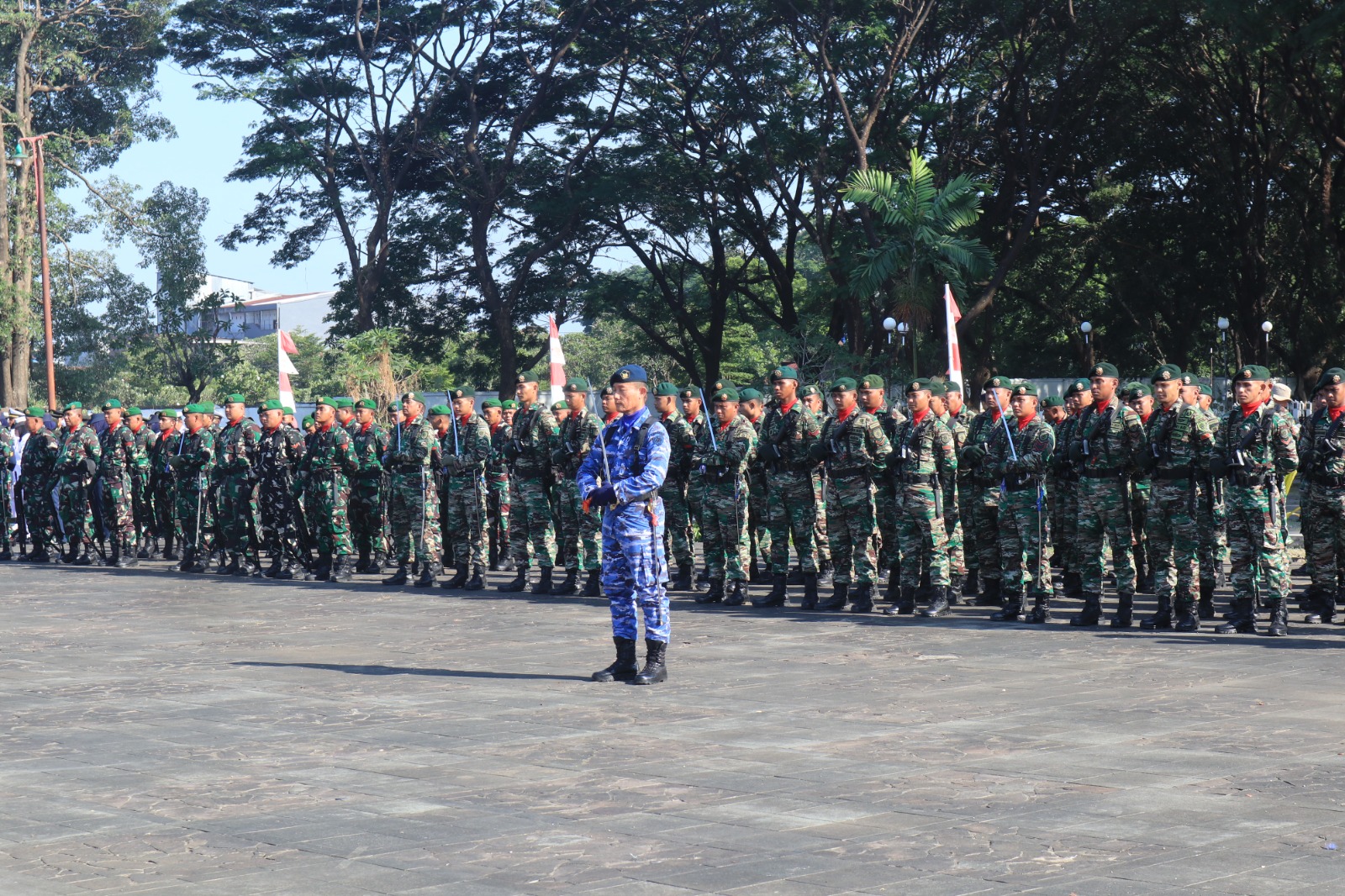 Jelang Peringatan HUT Ke-80 Tentara Nasional Indonesia, Personel Lanud Sultan Hasanuddin Ziarah Nasional Ke TMP Panaikang Jelang Peringatan HUT Ke-80 Tentara Nasional Indonesia, Personel Lanud Sultan Hasanuddin Ziarah Nasional Ke TMP Panaikang