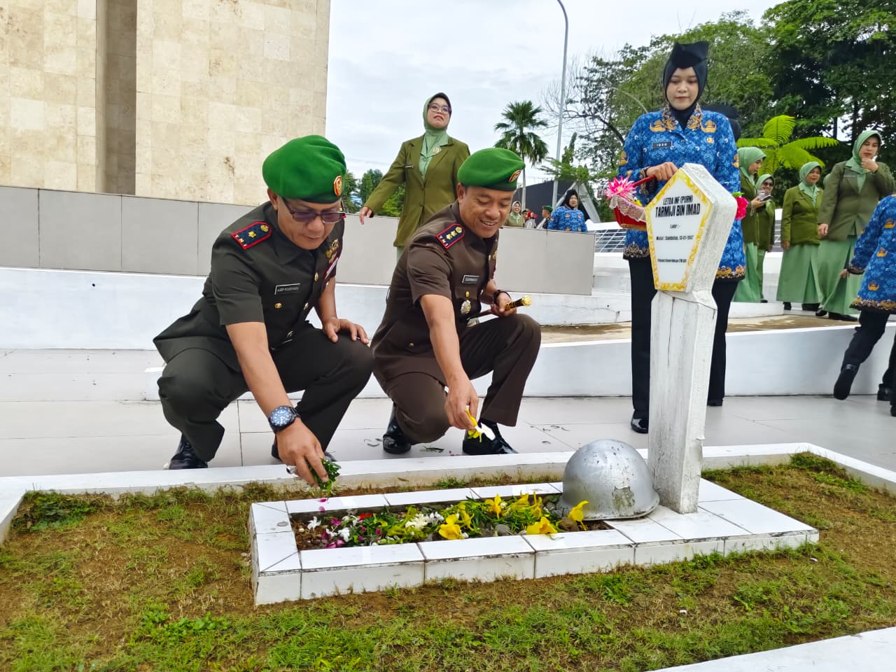 HUT ke 80 Tahun 2025, Puskesad dan keuangan Angkatan Darat Gelar Ziarah Mengenang dan Menghormati Jasa Para Pahlawan