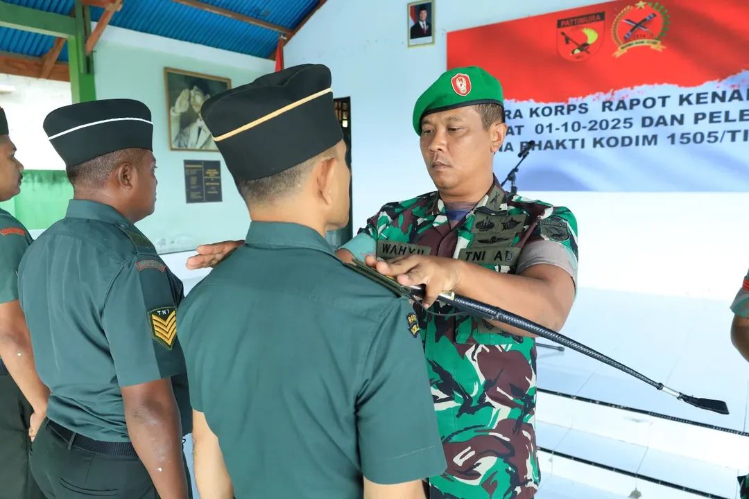 Dandim 1505/Tidore Pimpin Korps Raport Kenaikan Pangkat dan Purna Bhakti Prajurit Dandim 1505/Tidore Pimpin Korps Raport Kenaikan Pangkat dan Purna Bhakti Prajurit
