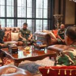 Pangkormar Anjangsana ke Mantan Panglima TNI Jenderal TNI (Purn) Andika Perkasa Pangkormar Anjangsana ke Mantan Panglima TNI Jenderal TNI (Purn) Andika Perkasa