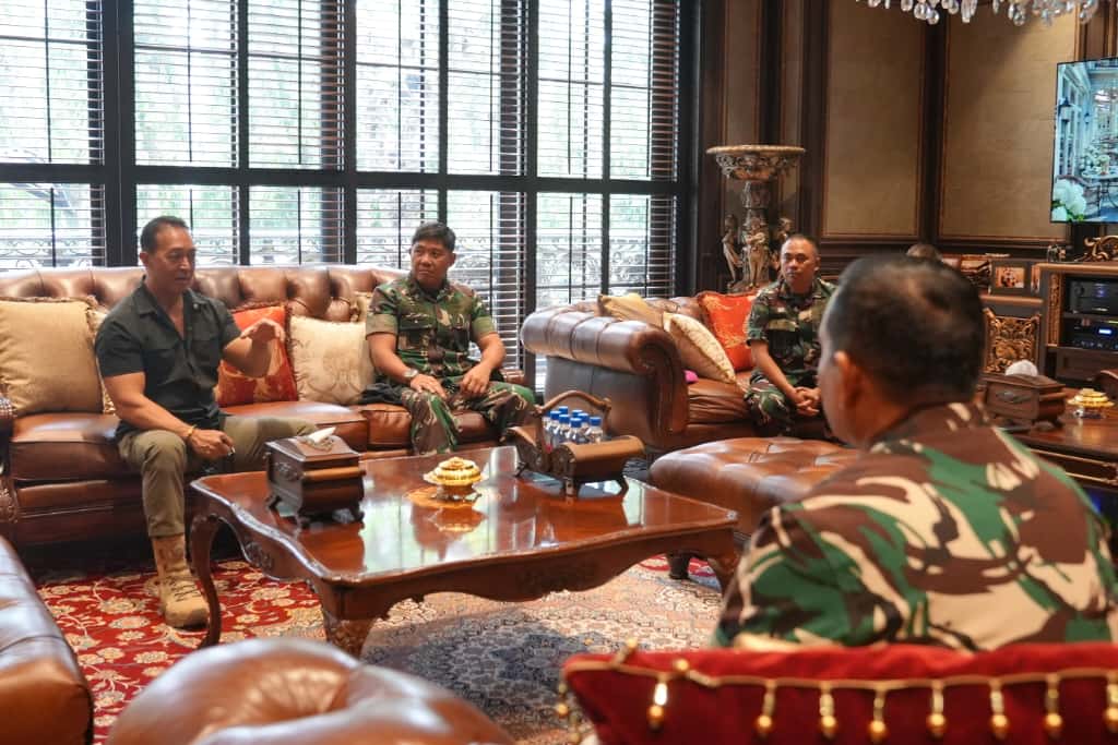 Pangkormar Anjangsana ke Mantan Panglima TNI Jenderal TNI (Purn) Andika Perkasa Pangkormar Anjangsana ke Mantan Panglima TNI Jenderal TNI (Purn) Andika Perkasa