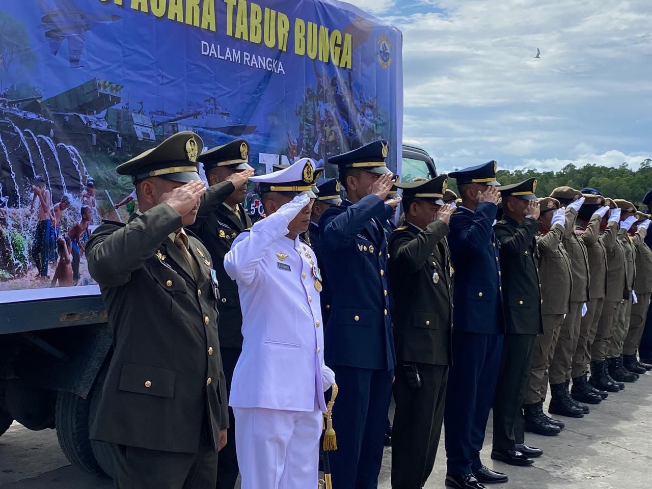 Kenang Jasa Para Pahlawan, Kodim 1710/Mimika Bersama Satuan TNI Di Mimika Gelar Upacara Tabur Bunga Dalam Rangka HUT Ke-80 TNI Tahun 2025 Kenang Jasa Para Pahlawan, Kodim 1710/Mimika Bersama Satuan TNI Di Mimika Gelar Upacara Tabur Bunga Dalam Rangka HUT Ke-80 TNI Tahun 2025