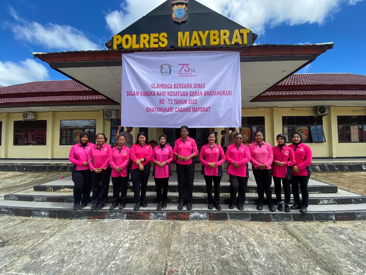 Bhayangkari Cabang Maybrat Gelar Olahraga Bersama dalam Rangka HKGB ke-73