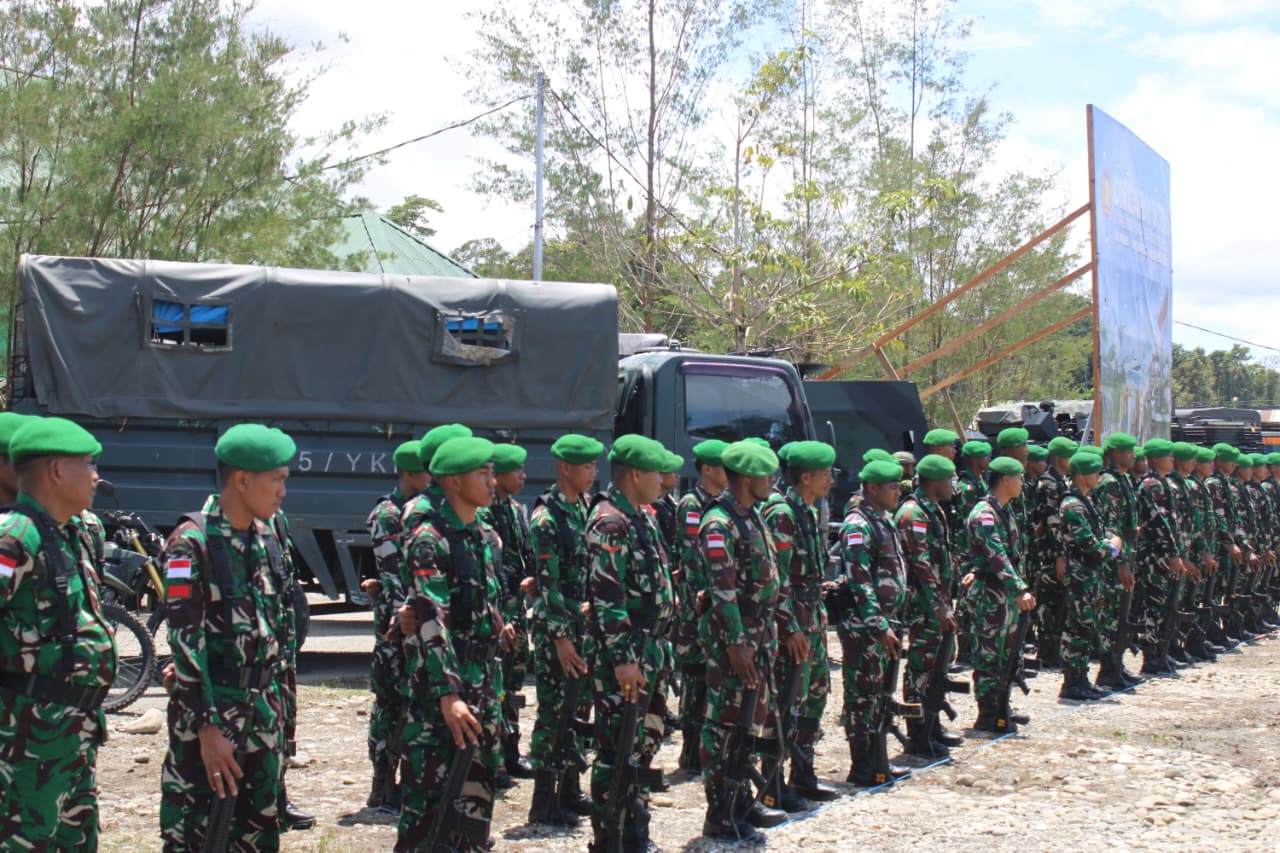 Kodim 1715/Yahukimo dan Satgas-Satgas TNI di Wilayah Yahukimo Gelar Upacara HUT Ke-80 TNI Kodim 1715/Yahukimo dan Satgas-Satgas TNI di Wilayah Yahukimo Gelar Upacara HUT Ke-80 TNI