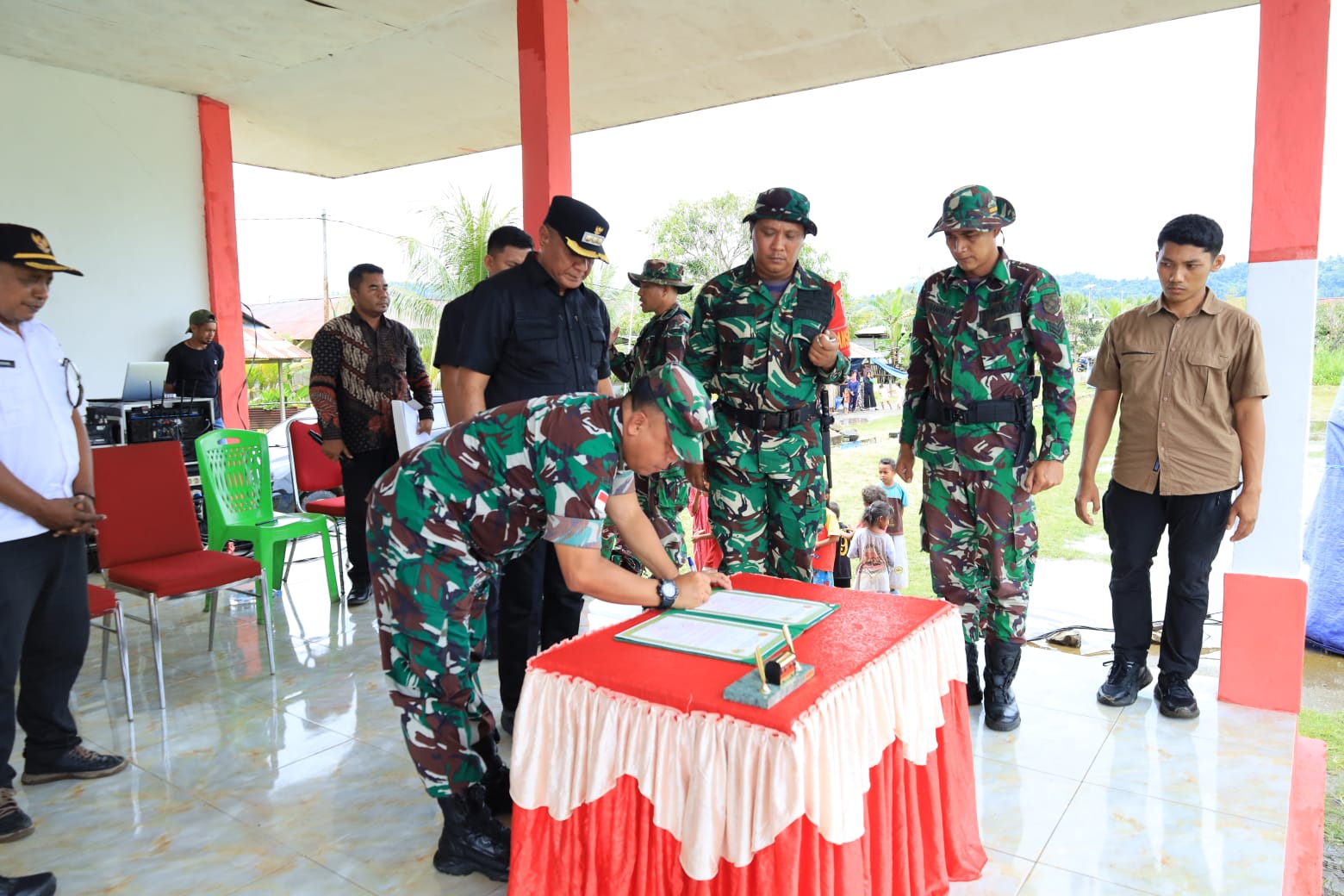 TMMD Ke-126 Kodim 1505/Tidore Resmi Dibuka, TNI Siap Wujudkan Pemerataan Pembangunan di Oba Selatan TMMD Ke-126 Kodim 1505/Tidore Resmi Dibuka, TNI Siap Wujudkan Pemerataan Pembangunan di Oba Selatan