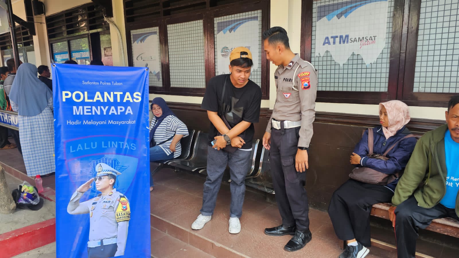 Polres Tuban Tegaskan Pentingnya Prosedur Pembayaran Pajak dan Registrasi Kendaraan Bermotor dalam Kegiatan POLANTAS MENYAPA