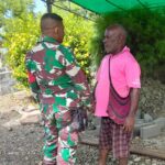 Babinsa Koramil Timika Komsos dengan Warga, Jalin Silaturahmi dan Kebersamaan Babinsa Koramil Timika Komsos dengan Warga, Jalin Silaturahmi dan Kebersamaan