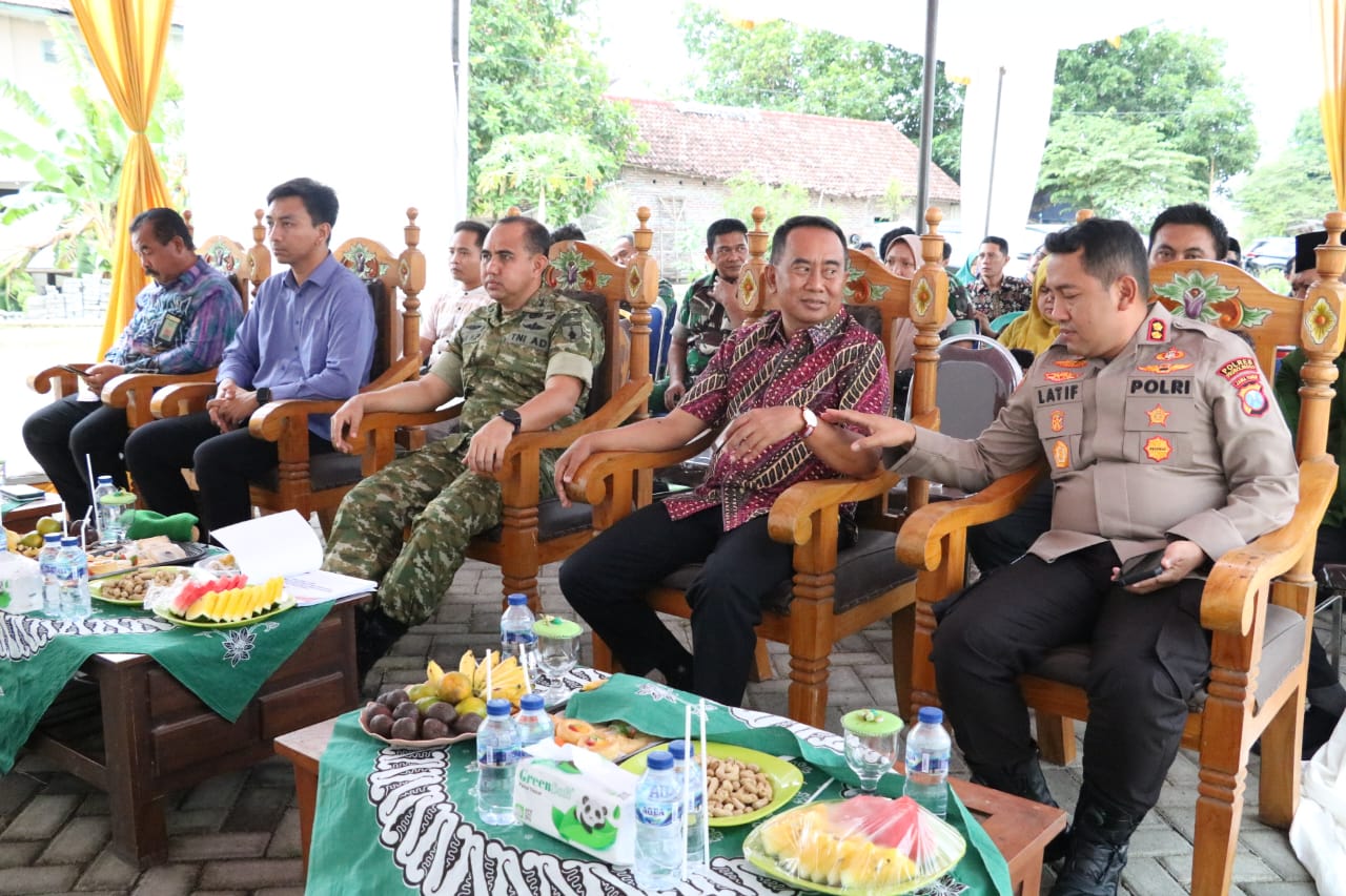 Dandim 0820/Probolinggo Letkol Arh Iwan Hermaya Menghadiri Peletakan Batu Pertama Pembangunan Fisik KDKMP