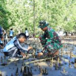 Lestarikan Pantai, Satgas TMMD Kodim 1505/Tidore Galakkan Penanaman Mangrove di Oba Selatan Lestarikan Pantai, Satgas TMMD Kodim 1505/Tidore Galakkan Penanaman Mangrove di Oba Selatan