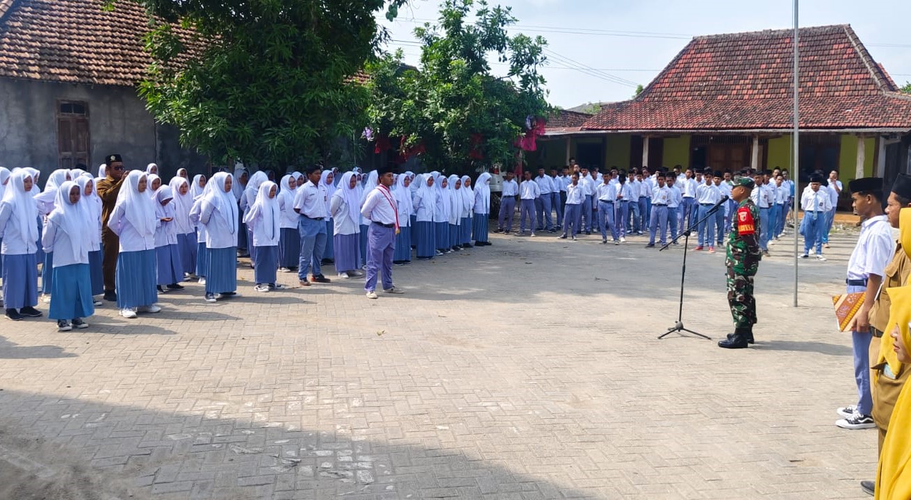 Serentak, Babinsa Kodim Bojonegoro Gelar Penguatan Bela Negara Dikalangan Pelajar
