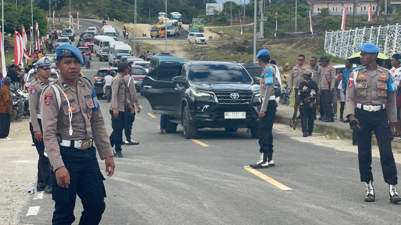 Polres Maybrat Laksanakan Pengamanan Ibadah Syukur HUT Ke-74 Theofani dan Doa Pemulihan di Alun-Alun Faitmayaf