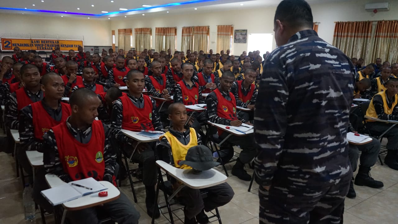 Kepala Dinas Psikologi Angkatan Laut Berikan Materi Psikologi Maritim Kepada Siswa Gapura Panca Waluya Batch VI