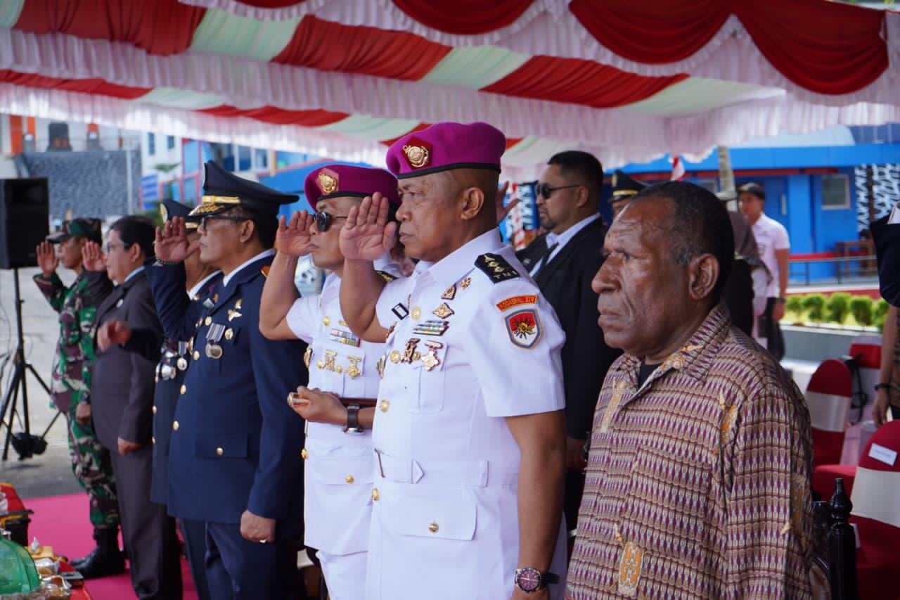 Wujudkan Generasi Muda Profesional, Kadister Kodaeral XIV Hadiri Wisuda Perwira Transportasi Laut Poltekpel Sorong Wujudkan Generasi Muda Profesional, Kadister Kodaeral XIV Hadiri Wisuda Perwira Transportasi Laut Poltekpel Sorong