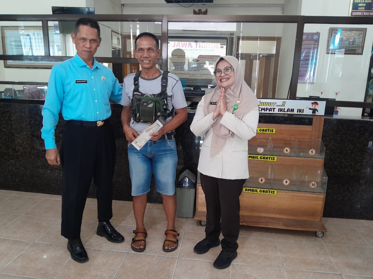 Polantas Menyapa, Inovasi Pelayanan Samsat Lumajang Tingkatkan Transparansi Biaya Pajak Kendaraan Polantas Menyapa, Inovasi Pelayanan Samsat Lumajang Tingkatkan Transparansi Biaya Pajak Kendaraan