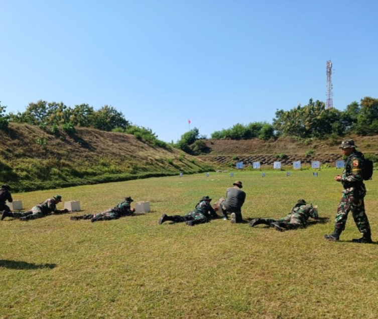 Kodim 0820/Probolinggo Gelar Latihan Menembak Senjata Ringan Semester II Tahun 2025