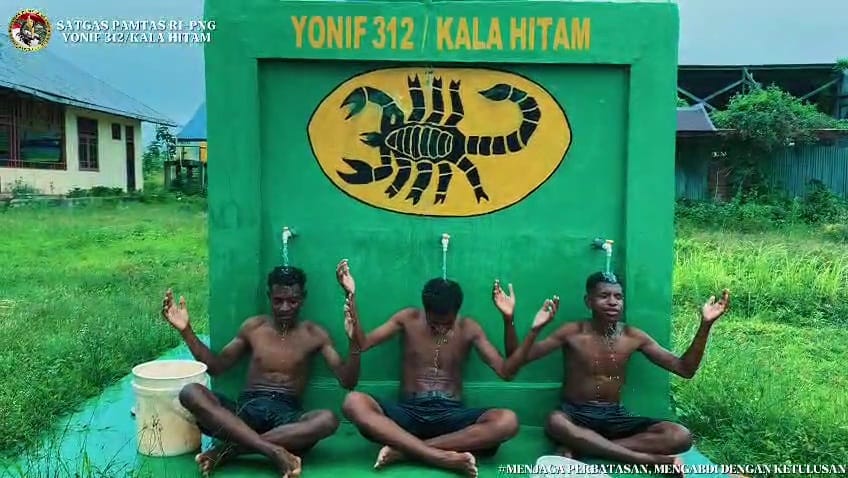 Dari Perbatasan, Satgas Yonif 312/KH Hadirkan Air Kehidupan di Kampung Kirely Dari Perbatasan, Satgas Yonif 312/KH Hadirkan Air Kehidupan di Kampung Kirely
