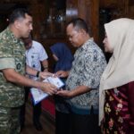 Panglima TNI Serahkan Santunan kepada Ahli Waris Prajurit Gugur Saat Rangkaian HUT ke-80 TNI Panglima TNI Serahkan Santunan kepada Ahli Waris Prajurit Gugur Saat Rangkaian HUT ke-80 TNI