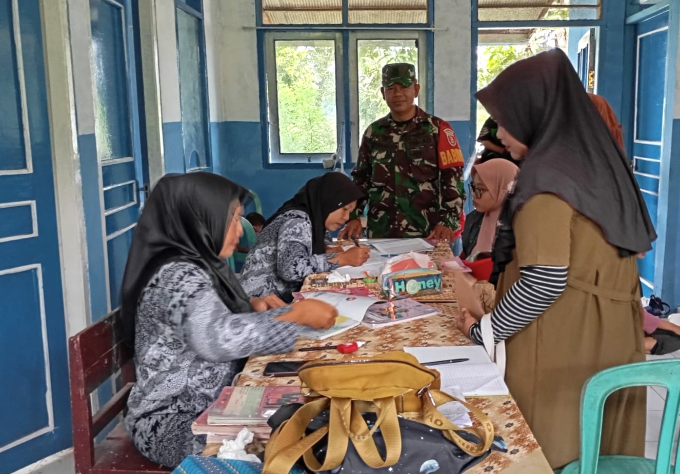 Babinsa Hadir Dukung Kesehatan Ibu Dan Anak Lewat Kegiatan Posyandu