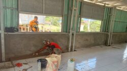 Satgas TMMD 126 Kodim Tambrauw Masuki Tahap Finishing Pemasangan Keramik dan Pengecatan Gereja Advent