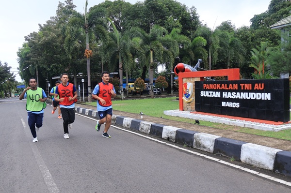 Jelang UKP Personel Lanud Sultan Hasanuddin Laksanakan Tes Samapta Jelang UKP Personel Lanud Sultan Hasanuddin Laksanakan Tes Samapta