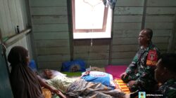 Wujud Kepedulian, Babinsa Koramil 14/Tgrs Besuk Warga Yang Sakit